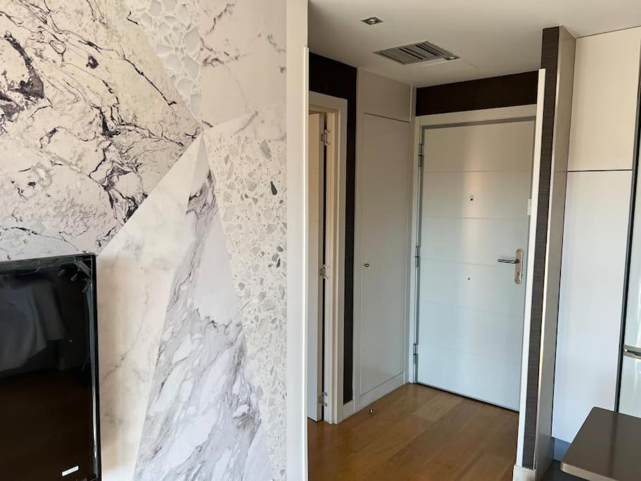 Relajate Despues De Patear Madrid Apartment Bagian luar foto