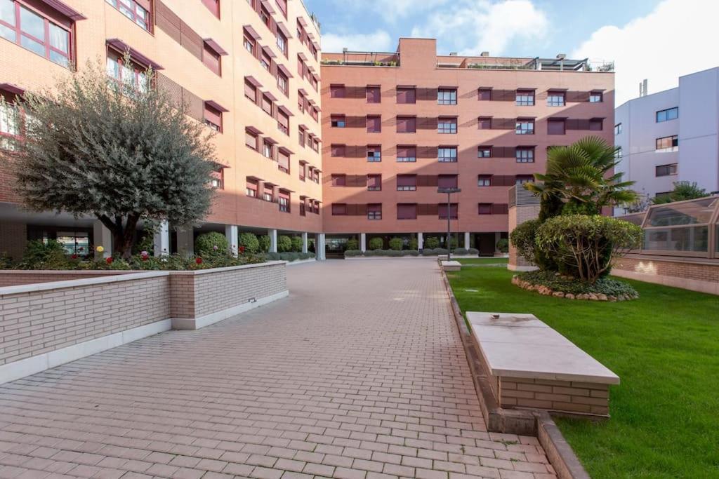 Relajate Despues De Patear Madrid Apartment Bagian luar foto